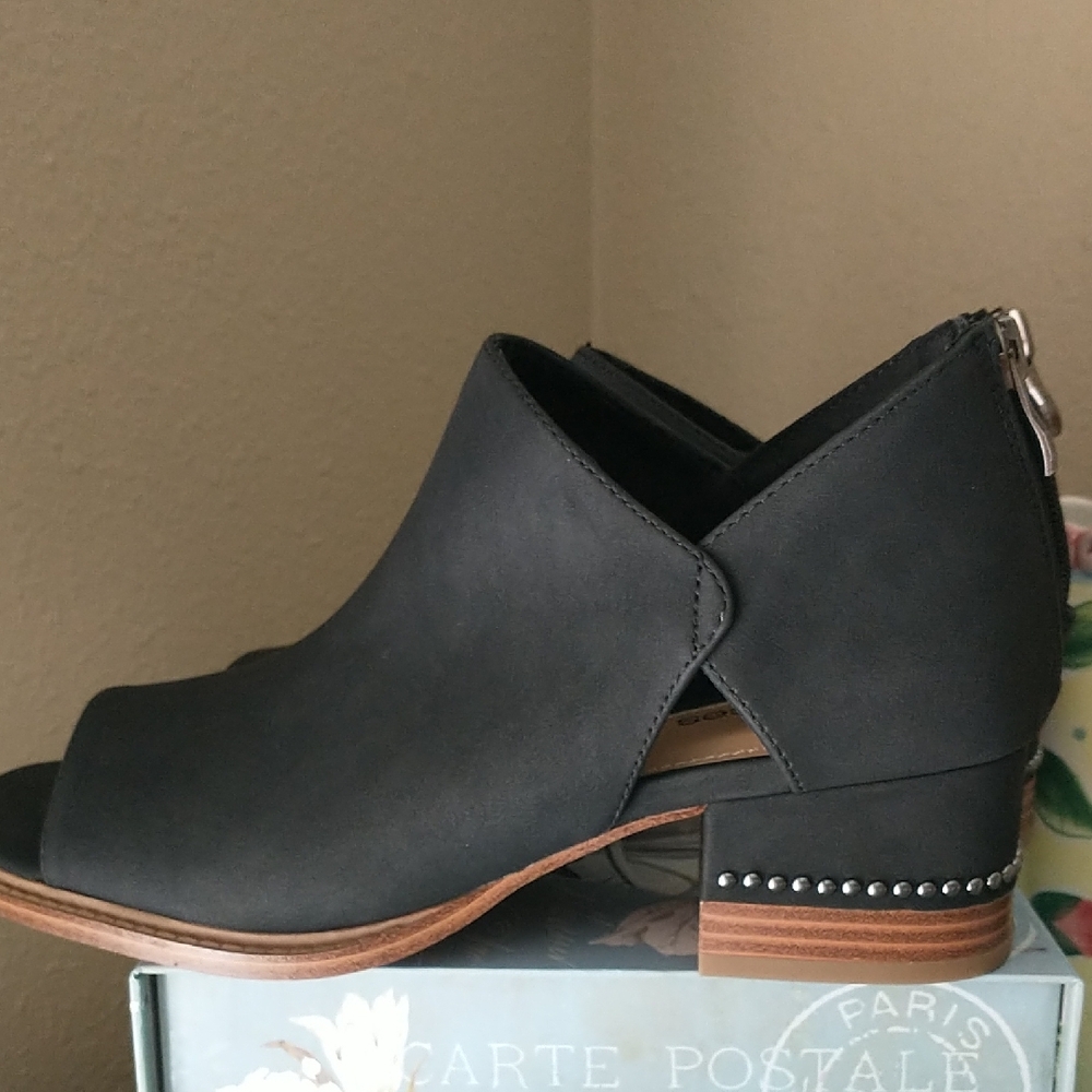 NWOT Chic Black Peep-Toe Ankle Boots - Picture 5 of 9